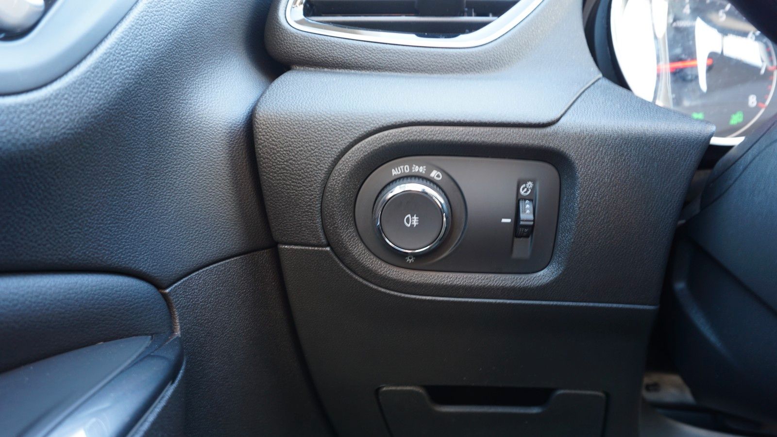 Fahrzeugabbildung Opel Grandland X T.Leder,Navi,Kamera,Bi-LED,SR+WR,AHK