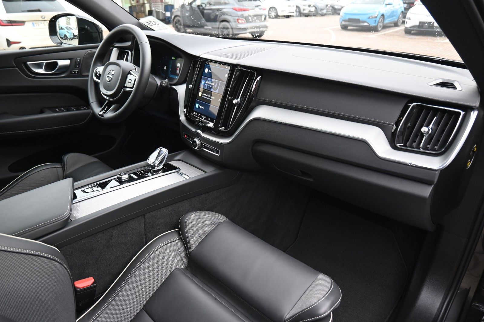 Fahrzeugabbildung Volvo XC60 B4 AWD Ultimate Dark*LED*PANO*STHZ*