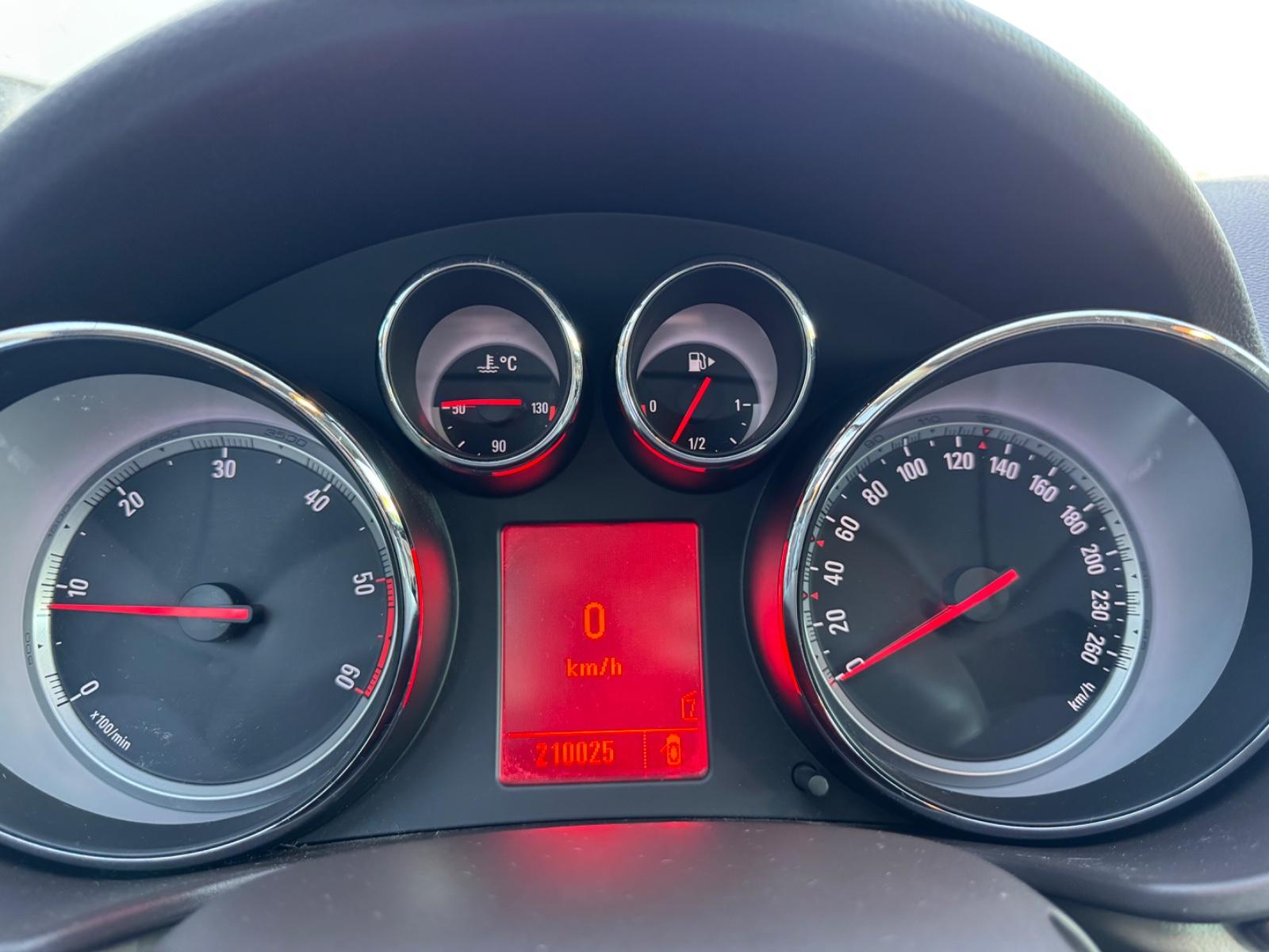 Opel Insignia 2009 — photo 18