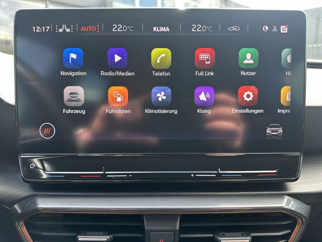 Fahrzeugabbildung CUPRA Leon VZ Sportstourer 2.0 TSI 245 PS DSG - mit KI generiert/bearbeitet