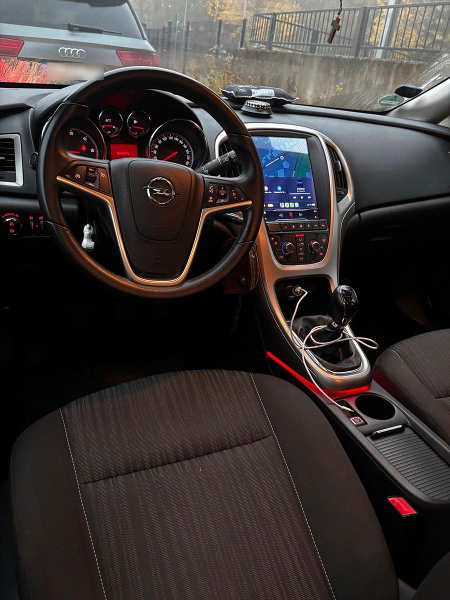 Opel Astra 2011 — photo 5