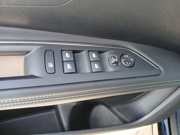 Peugeot 3008 Allure Pack 1.2 PureTech 130 +Navi+Kam.+SHZ