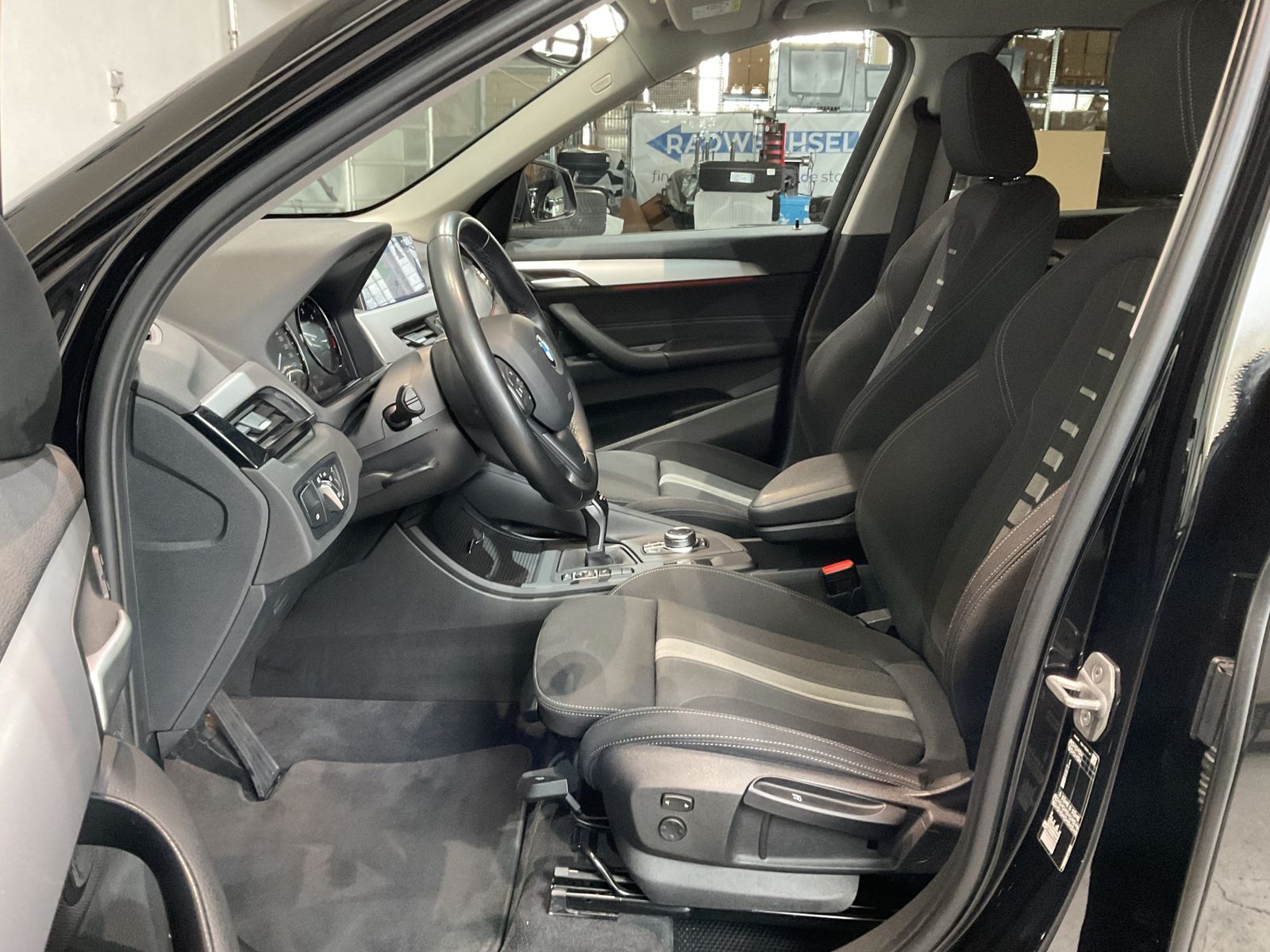 Fahrzeugeinzelansicht 11 Fahrzeugabbildung BMW X1 sDrive18d AHK, PDC, Komfortpaket