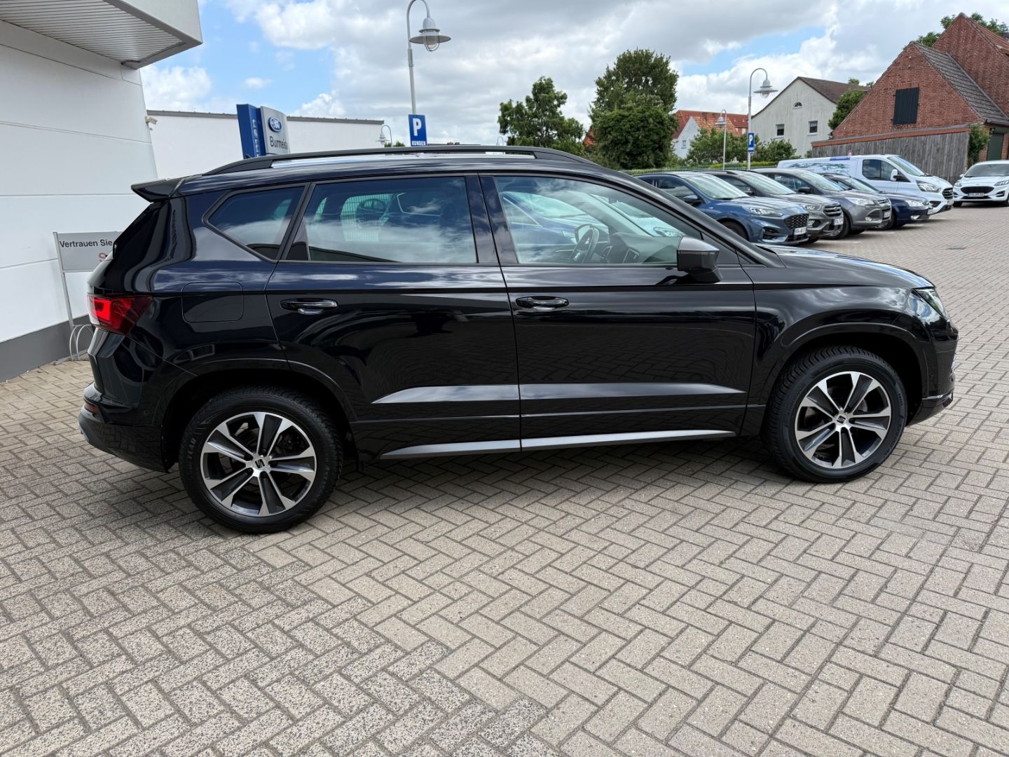 Fahrzeugabbildung SEAT Ateca 1,5 TSI FR LED AHK Navi RFK GJR TWA VZE Te