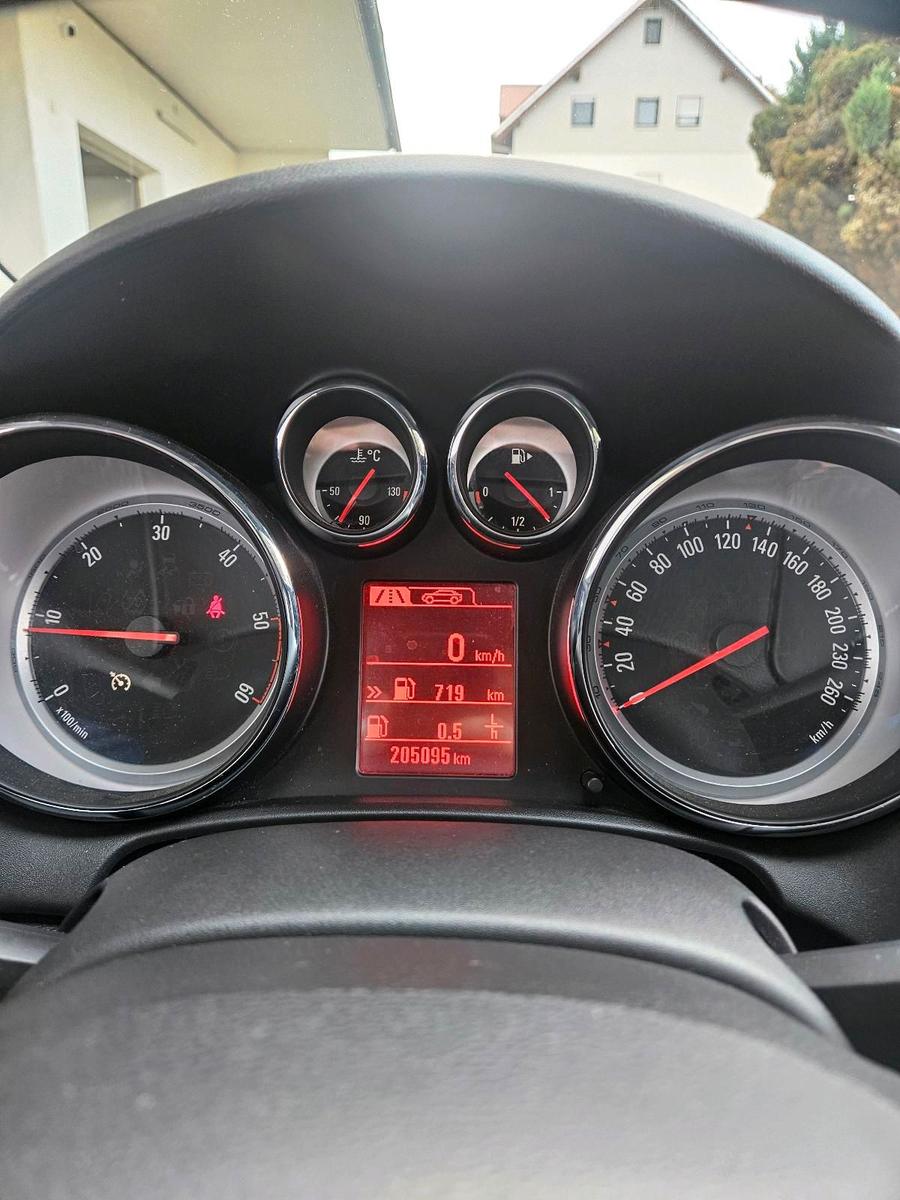 Opel Astra 2015 — photo 14