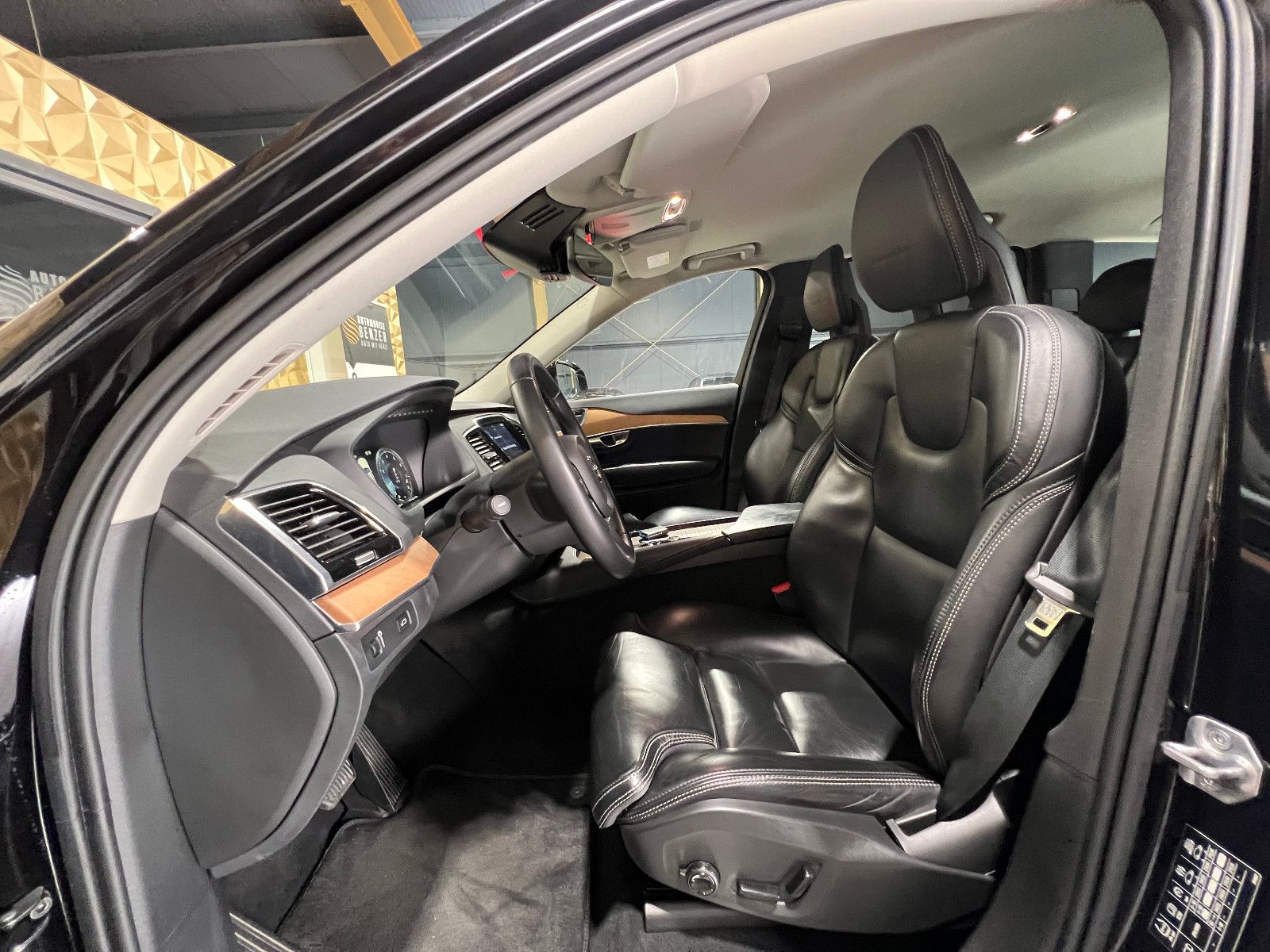 Fahrzeugabbildung Volvo XC90 Inscription AWD/7-SITZE/KAMERA/LEDER/LED