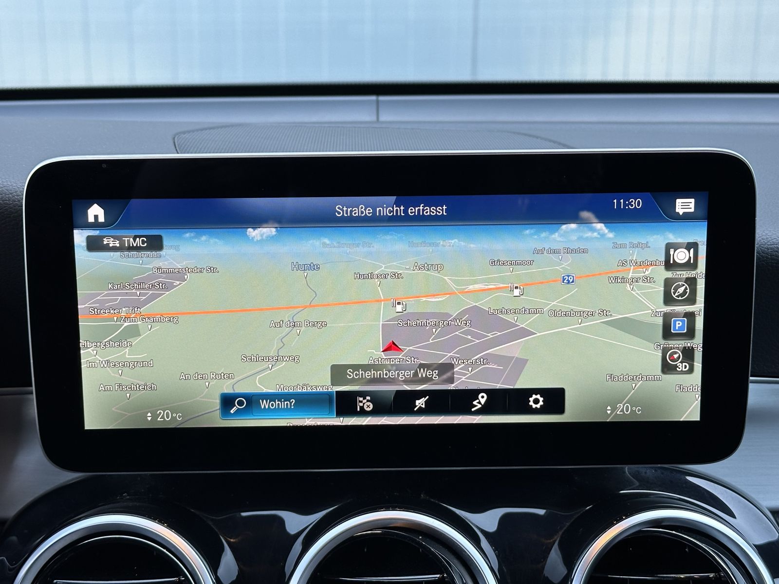 Fahrzeugabbildung Mercedes-Benz GLC 220d 4Matic AMG-Line NAV+LED+AHK+CARPLAY+SHZ