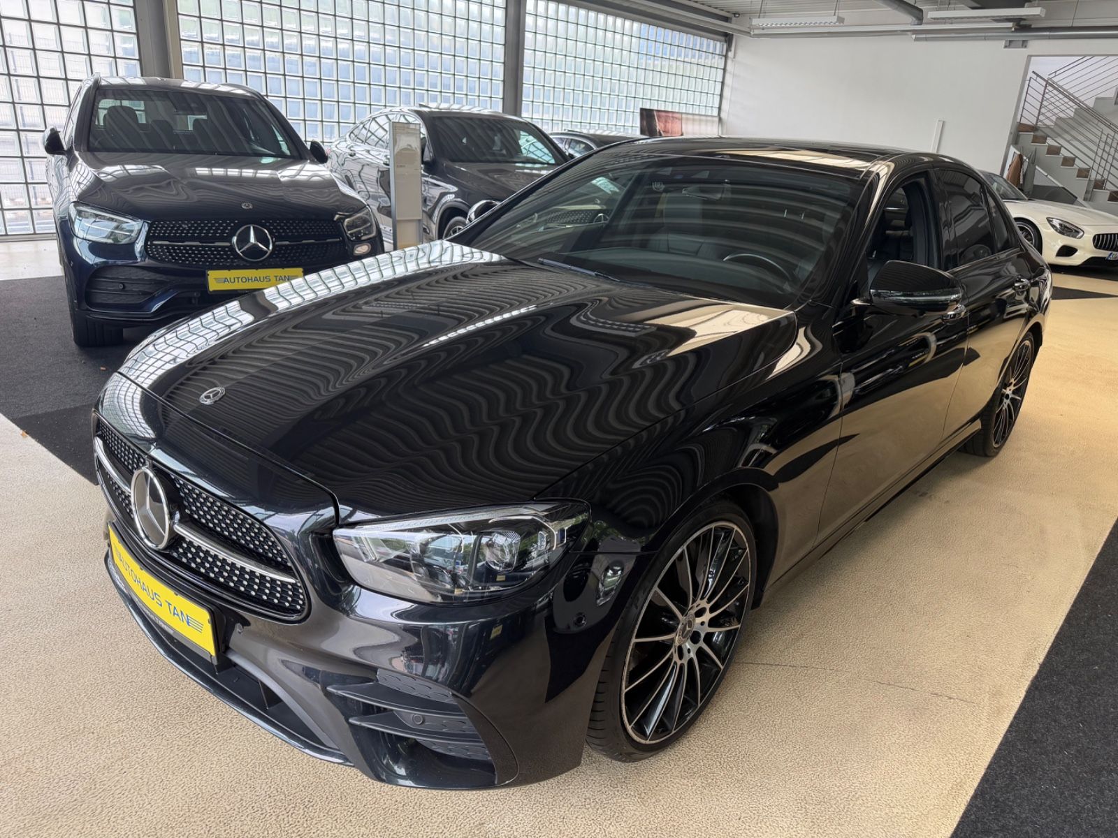 Fahrzeugabbildung Mercedes-Benz E 400 4Matic*AMG-Line*Burmester