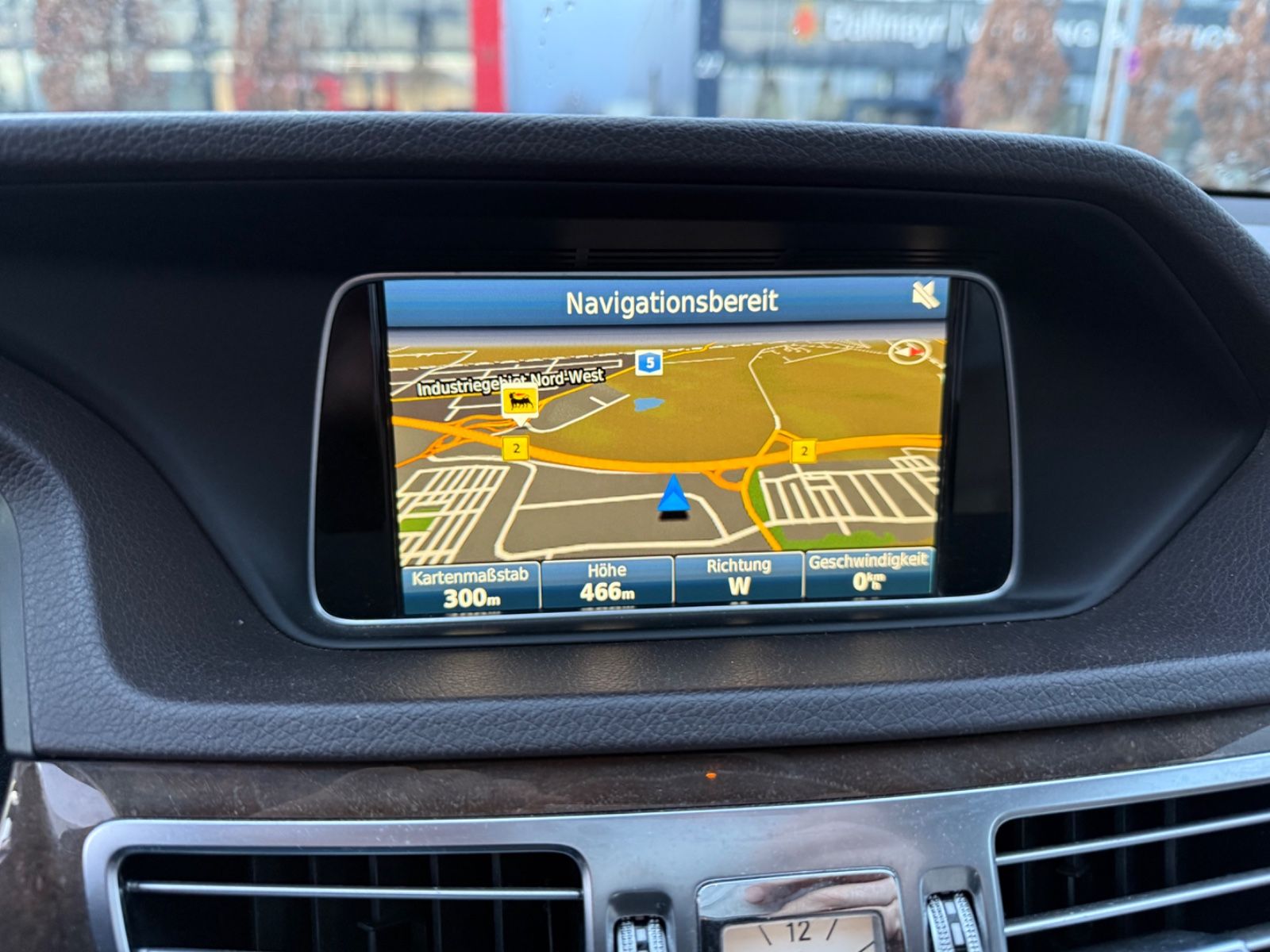 Fahrzeugabbildung Mercedes-Benz E 200 BlueTEC T AVANTGARDE 7 Sitzer