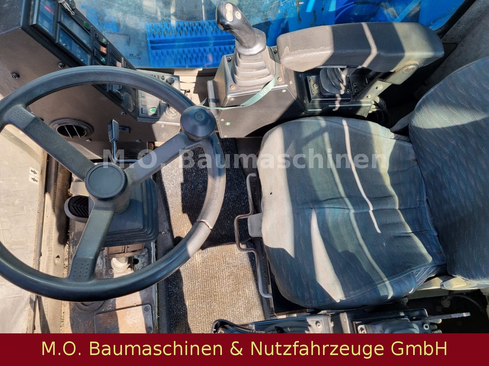 Fahrzeugabbildung Fuchs Terex MHL 320 / Polyp/ Liftkabine