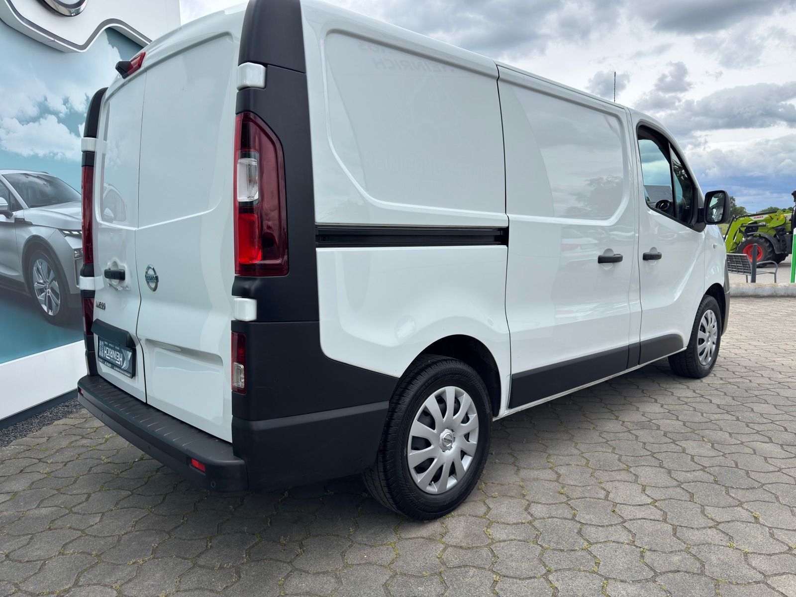 Fahrzeugabbildung Nissan NV300 2,7t dCi 120 DPF L1H1 COMFORT