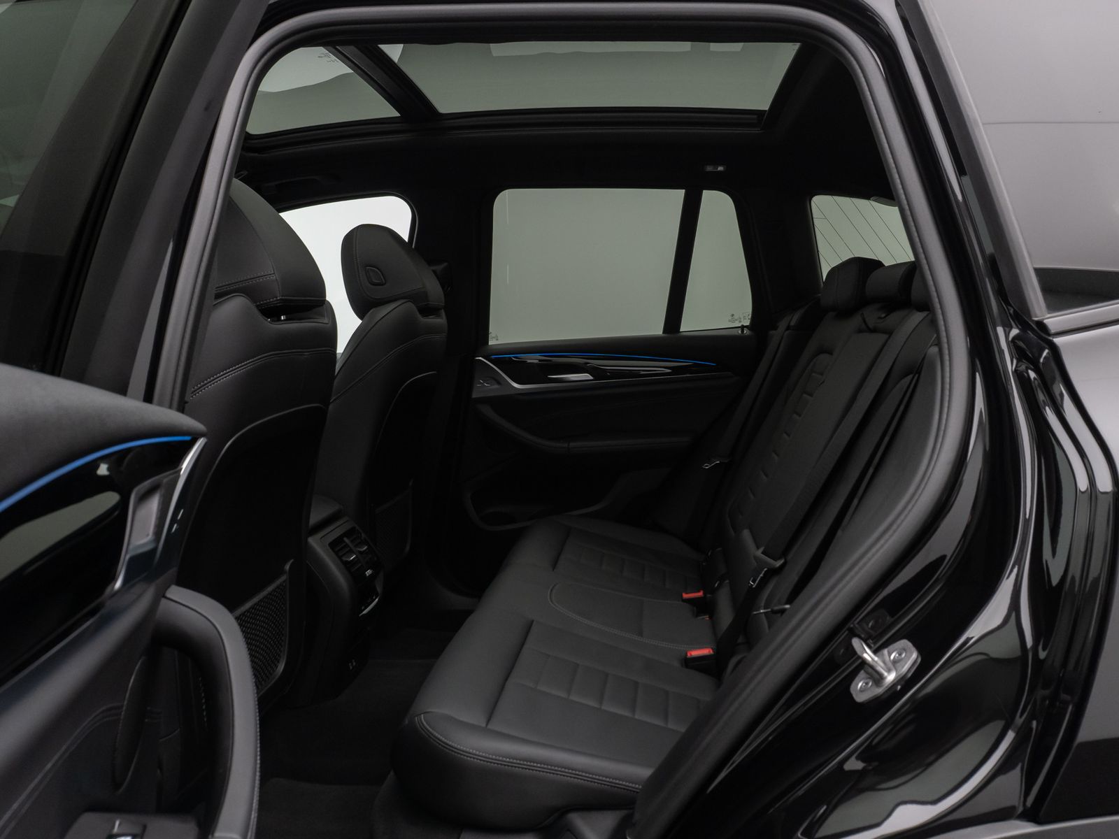 Fahrzeugabbildung BMW X3 xD30e Panorama HUD DAB HiFi Komfort Sport 20"