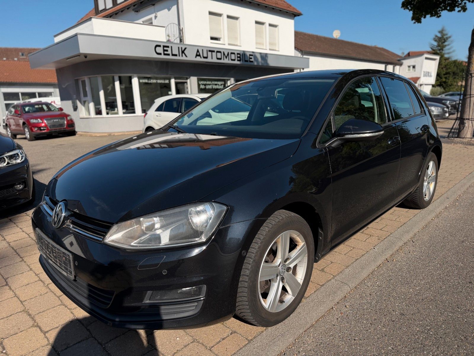 Volkswagen Golf - 1
