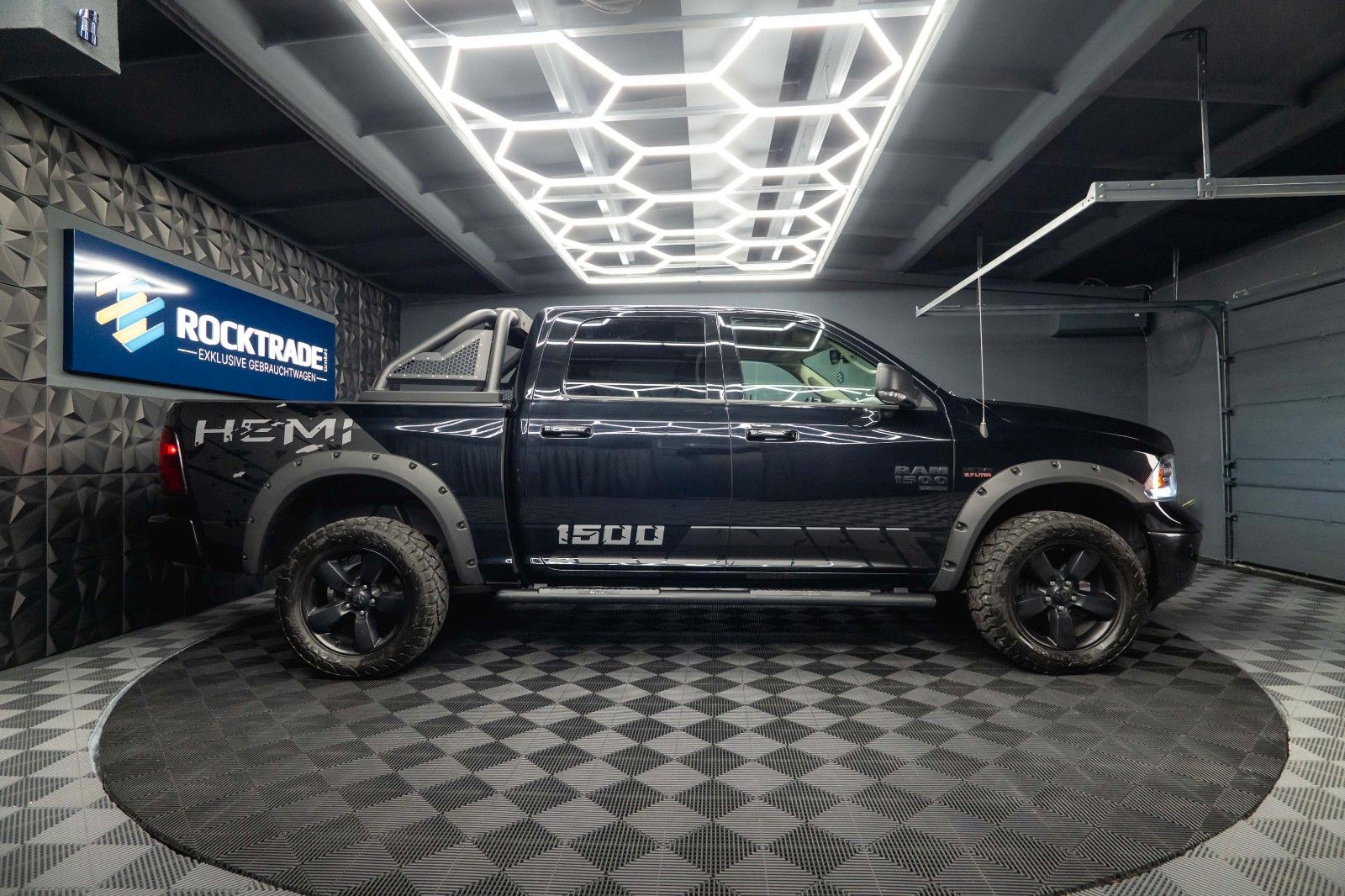 Fahrzeugabbildung Dodge RAM 5.7 V8 HEMI 4x4 OFFROAD Night-Paket *LED*AHK
