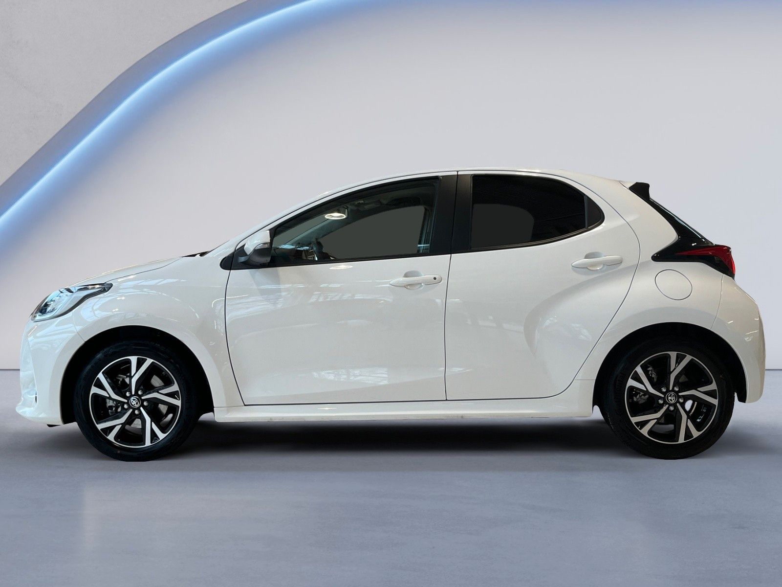 Fahrzeugabbildung Toyota Yaris Hybrid Teamplayer inkl. Rückfahrkamera