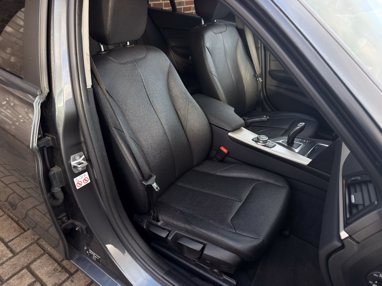 BMW 318i Touring, Aut., LED, Leder, TÜV neu