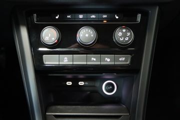 Volkswagen Touran 2.0 DSG R-Line 7-Sitze AHK Kamera