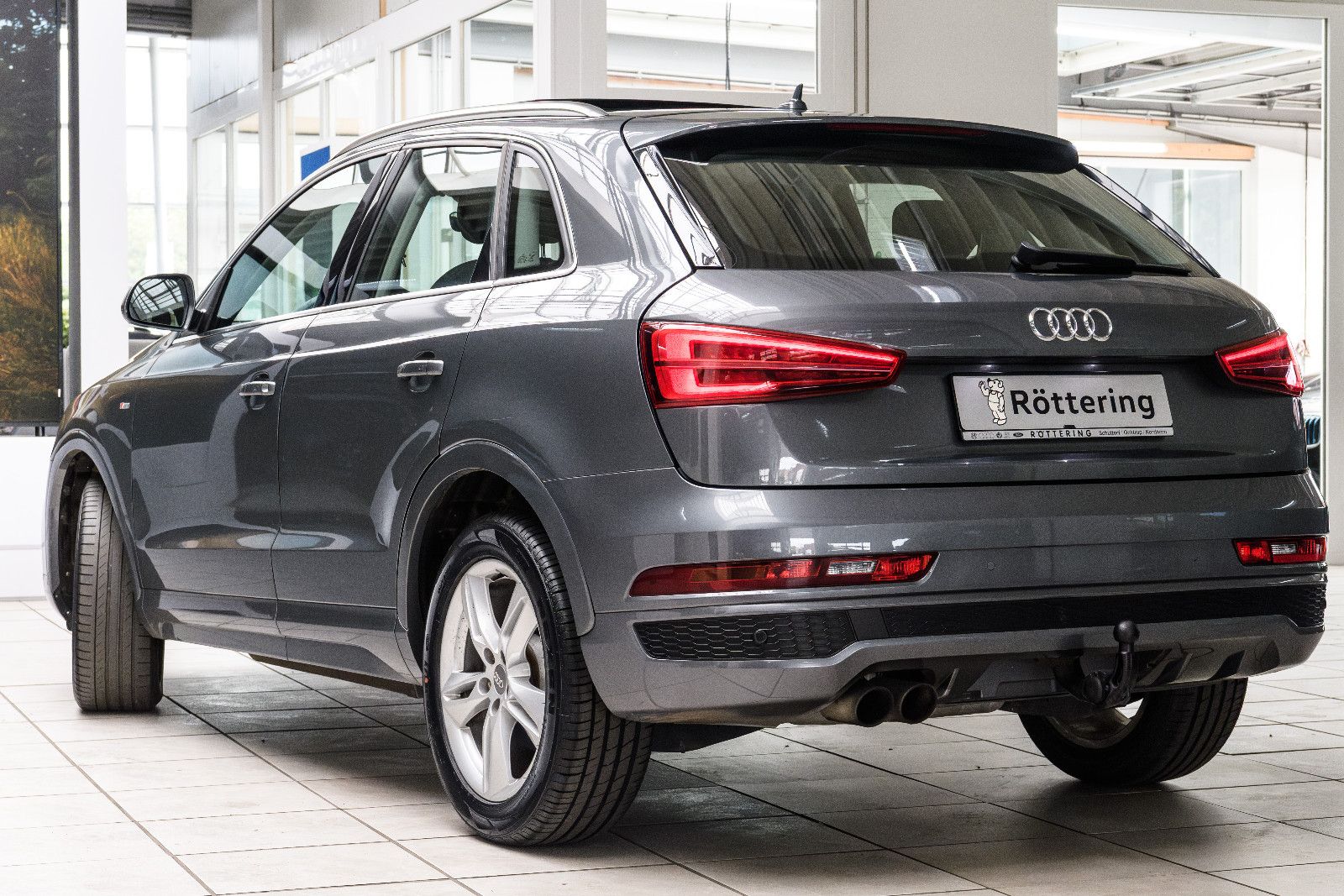Fahrzeugabbildung Audi Q3 1.4l 110kw S-Line +AHK +Pano +Navi