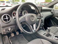 Fahrzeugabbildung Mercedes-Benz A 200 Urban KLIMA SHZ KAMERA PDC AHK ALLWETTER