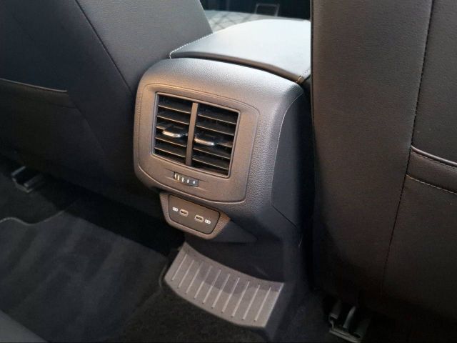 T-ROC 1.5 TSI DSG R-LINE IQ.LIGHT+CAM+NAVI+AZV