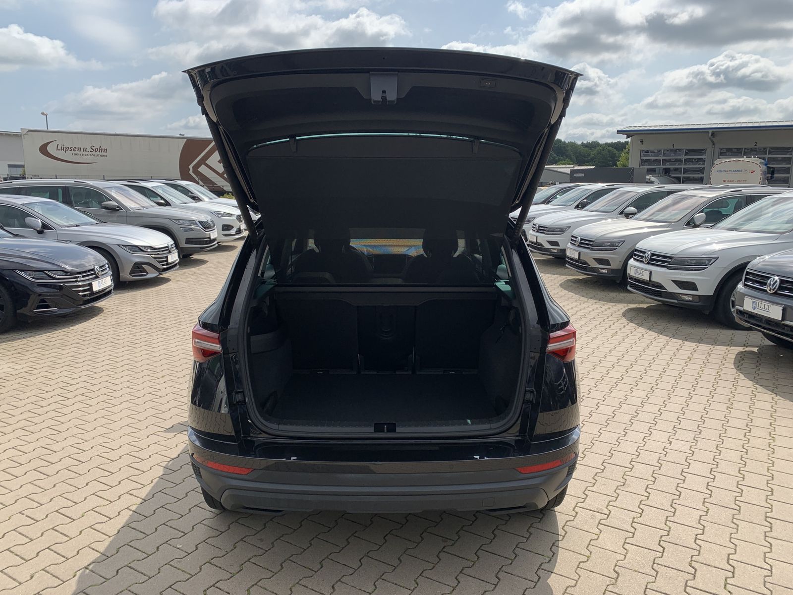 Fahrzeugabbildung SKODA Karoq 2.0 TDI*4x4*AHK*STHZ*Leder*360°Cam*Pano*