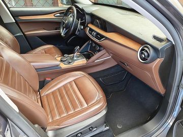 Alfa-Romeo Stelvio - 12