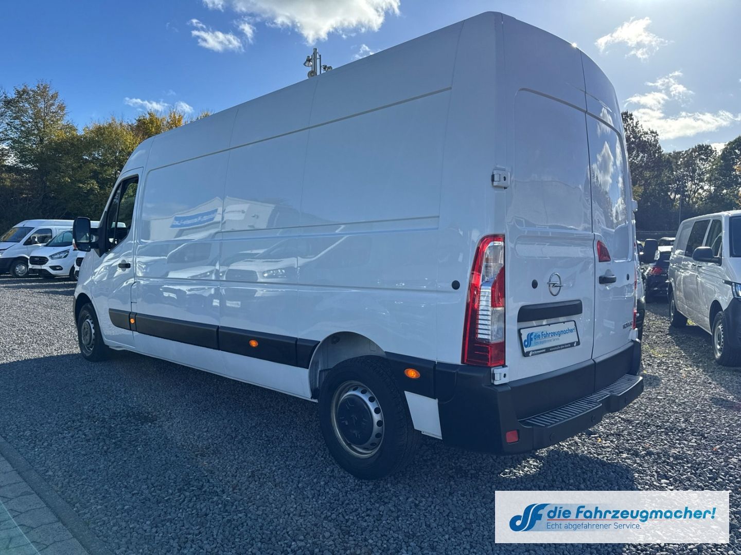 Fahrzeugabbildung Opel Movano B Kasten Kombi HKa L3H2 3,5t 2.3 CDTI Bit