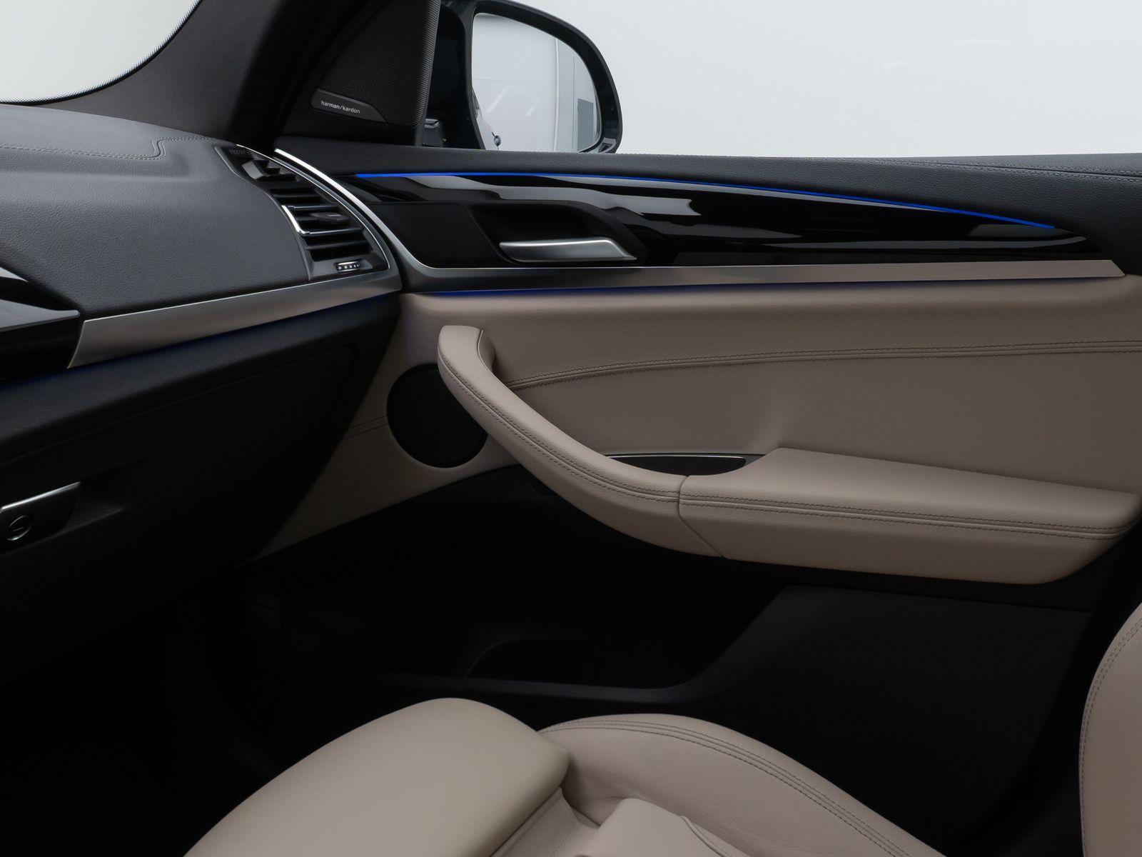 Fahrzeugabbildung BMW X3 M40i  Panorama Kamera HUD DAB H/K Komfort 20"
