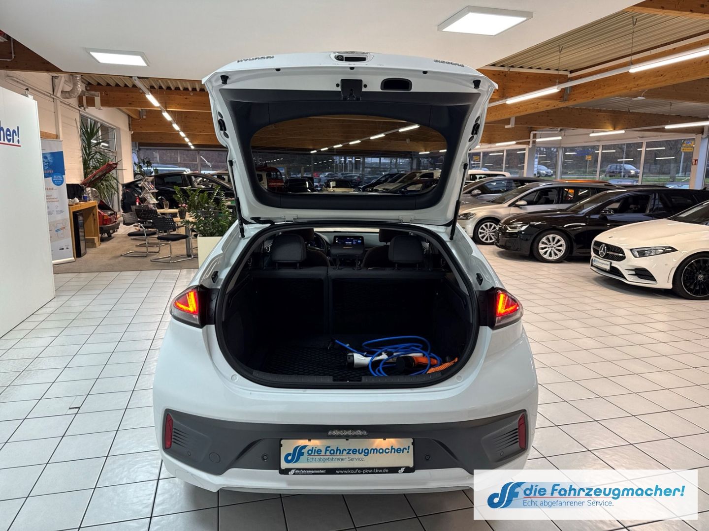 Fahrzeugabbildung Hyundai IONIQ Style Elektro Navi Soundsystem LED ACC App