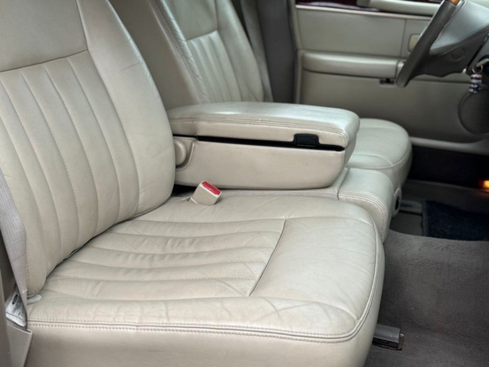 Fahrzeugabbildung Lincoln Town Car Signature Limited LPG HU AU Frisch