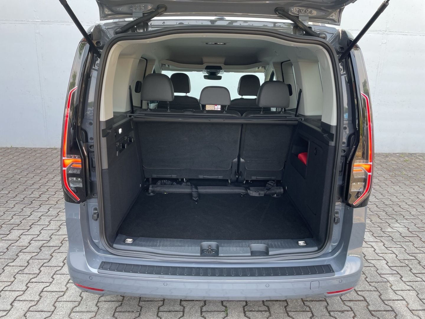 Caddy 1.5 TSI DSG Style Kamera/ACC/LED/Navi/App-