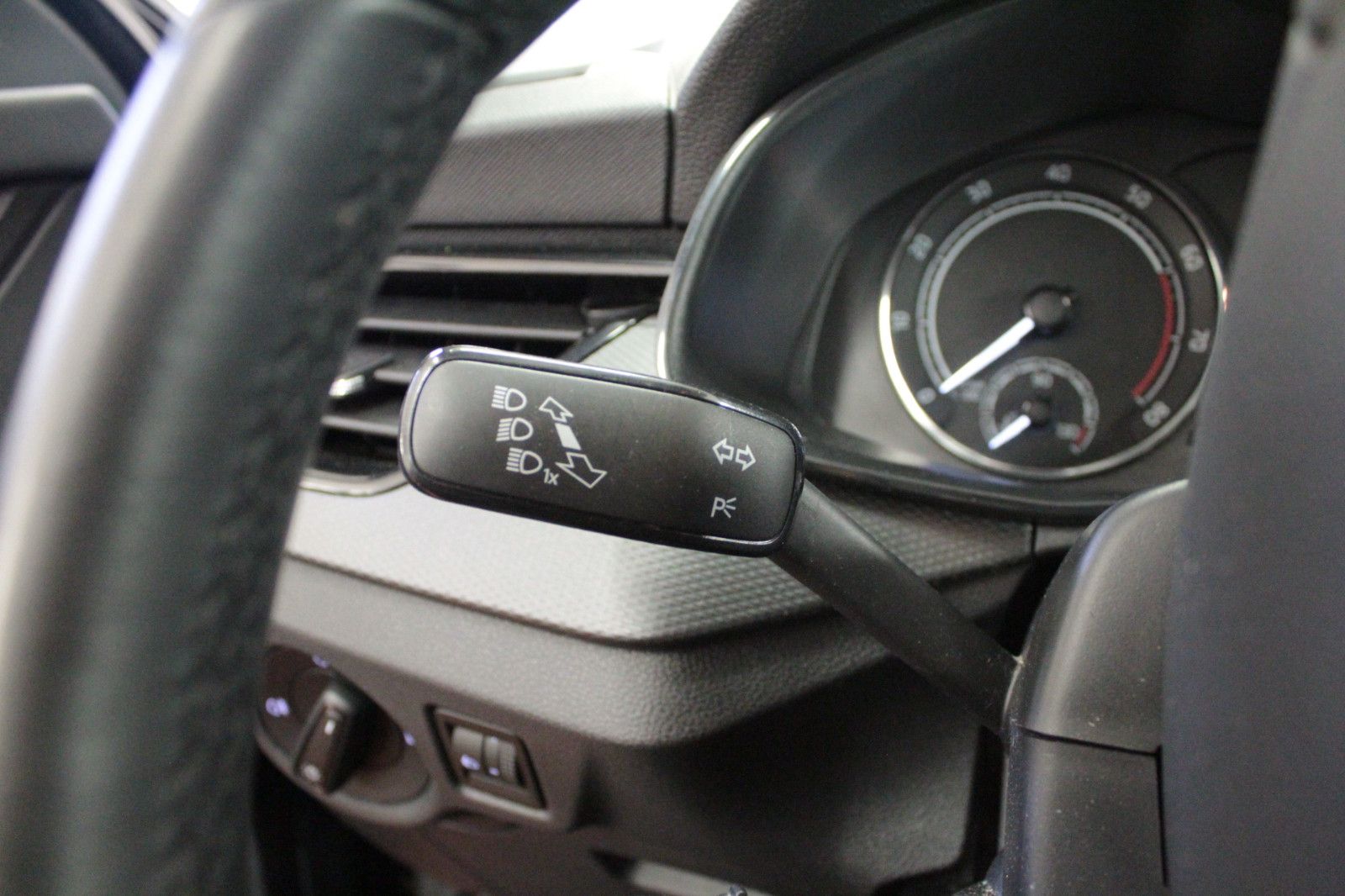 Fahrzeugabbildung SKODA Kamiq 1.0 TSI 85kW Ambition *Winterräder Alu*