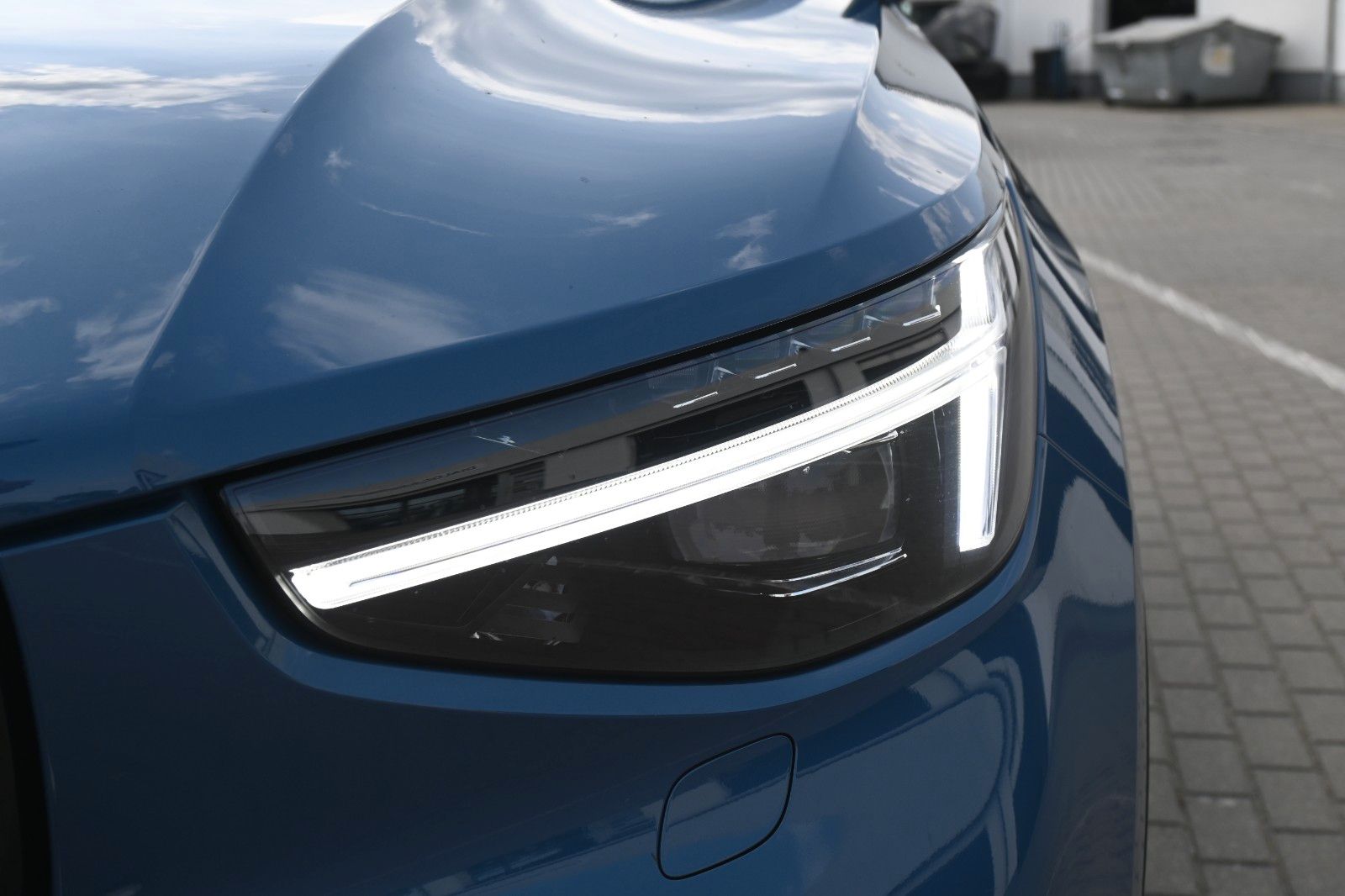 Fahrzeugabbildung Volvo XC40 B4 Black Ultra Dark*FSHZG*PANO*360°*ACC