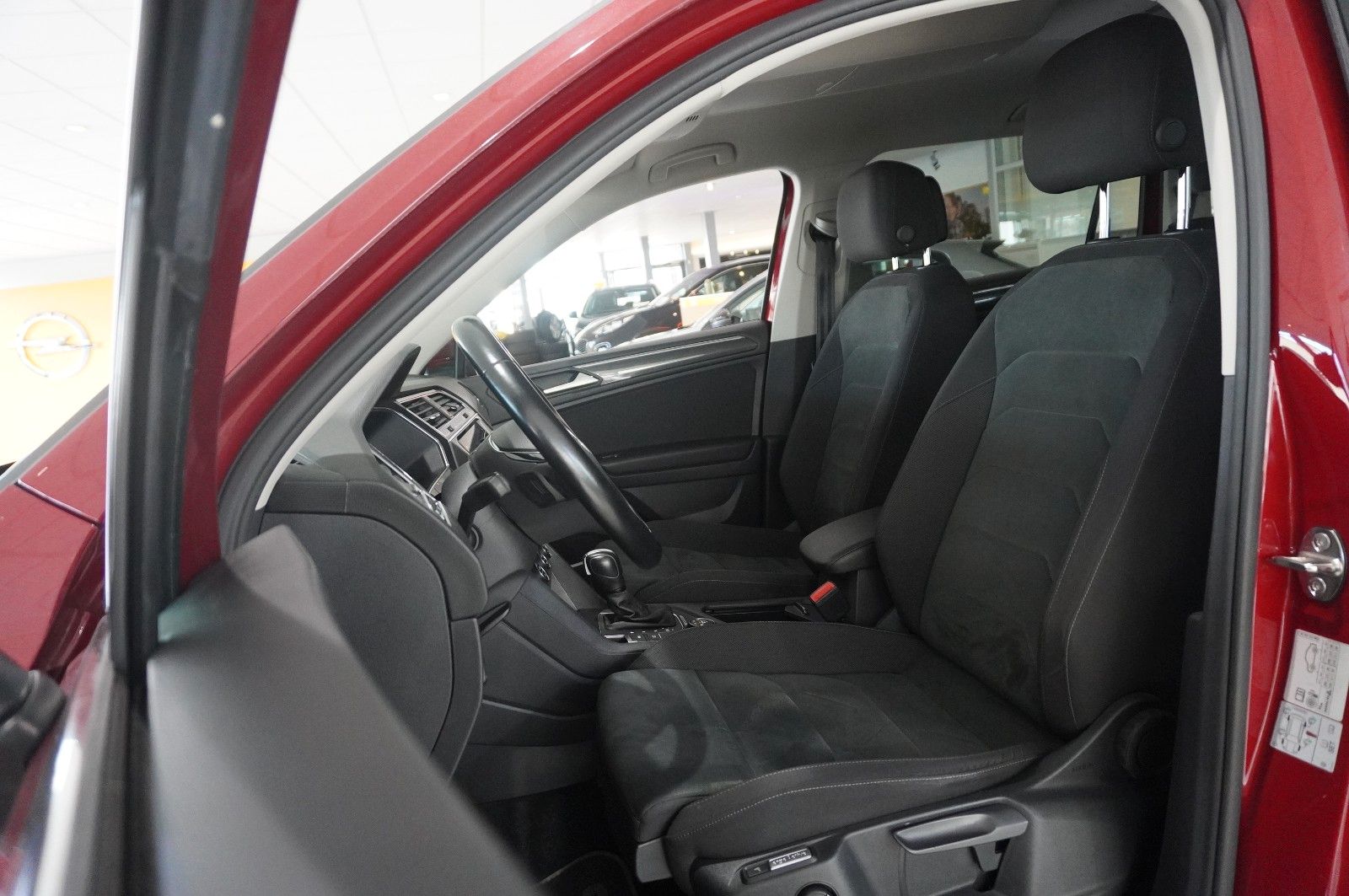 Fahrzeugabbildung Volkswagen Tiguan Allspace 2.0D 4M R-LINE 7-SITZER NAVI/AHK