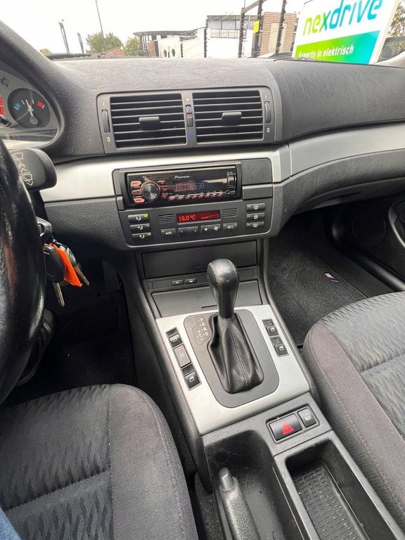 BMW 320 3-serie 320i Executive