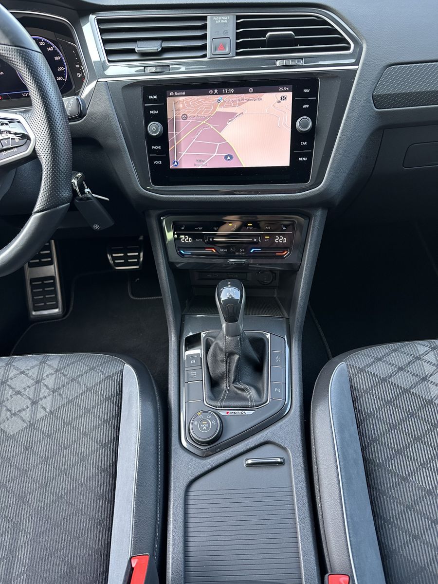 Fahrzeugabbildung Volkswagen Tiguan 2.0 TDI DSG 4M R-Line NAV+LED+ACC+CARPLAY