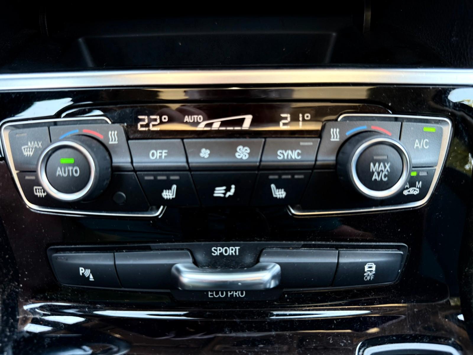 BMW 225i Active Tourer Luxury Pano AHK ACC HUD H/K