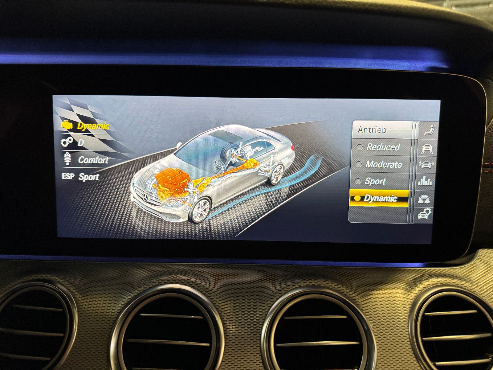 Fahrzeugabbildung Mercedes-Benz E 53 AMG 4Matic+ MBUX MEMORY AIRMATIC SD 360 DIS