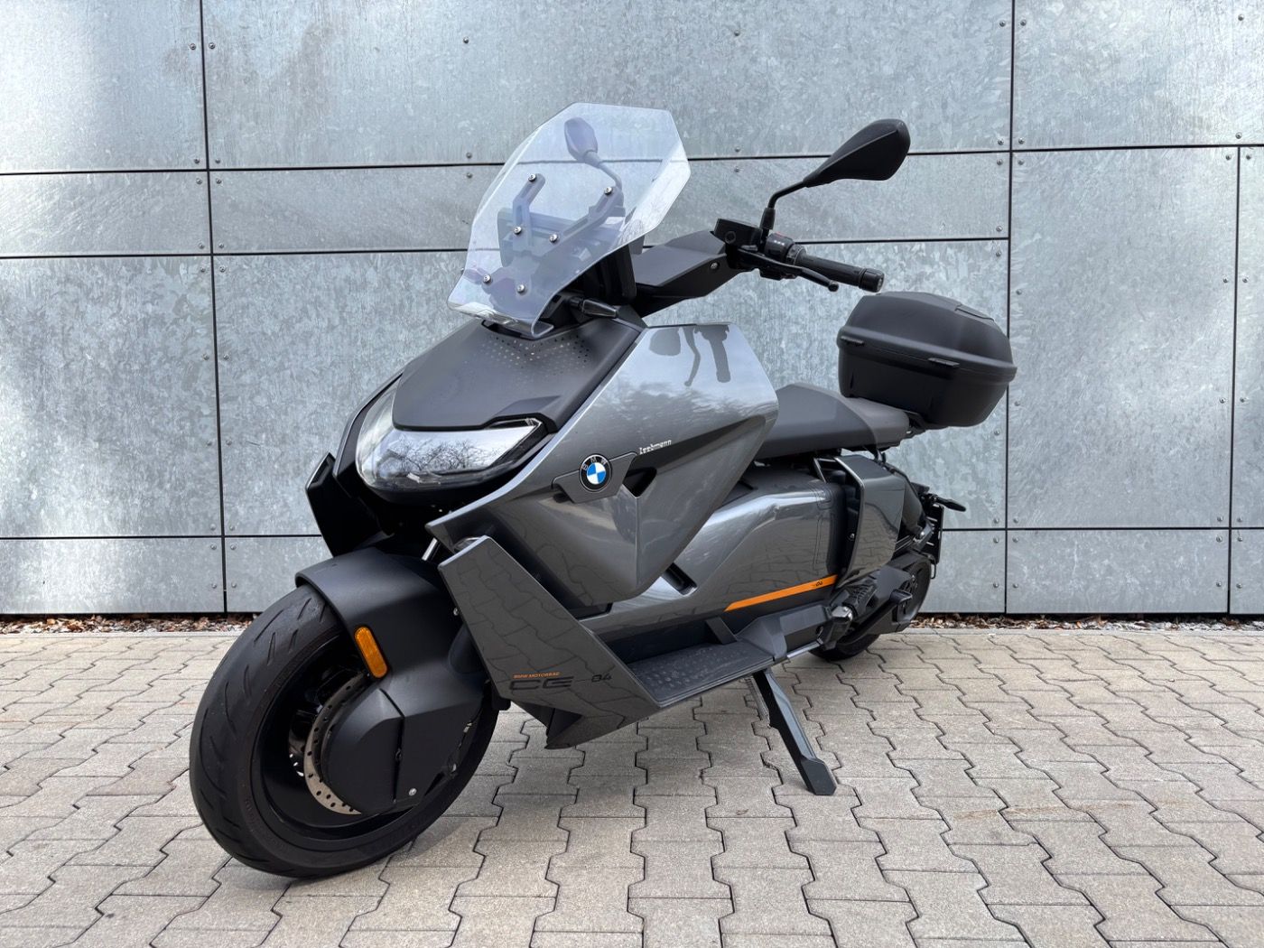 Fahrzeugabbildung BMW CE 04 Avantgarde mit Topcaseträger