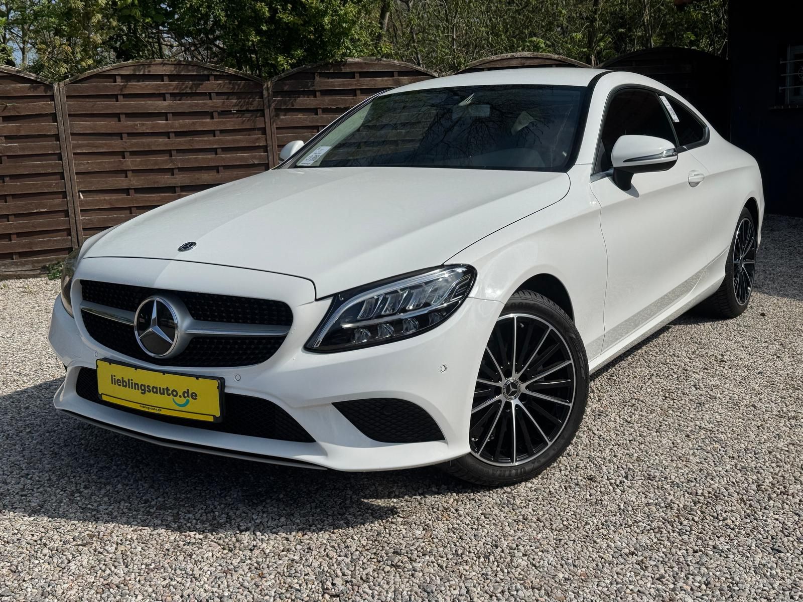 MERCEDES-BENZ C 180 Coupé 9G LED Navi Kamera 18" Ambientelicht