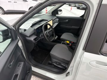 Bild 9 Ford Tourneo Courier BEV Titanium Klimaautom DAB SHZ