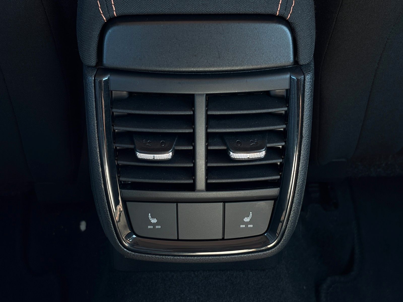 Fahrzeugabbildung SKODA Kamiq 1.0 TSI DSG Style CarPlay LED ACC CAM LHZ