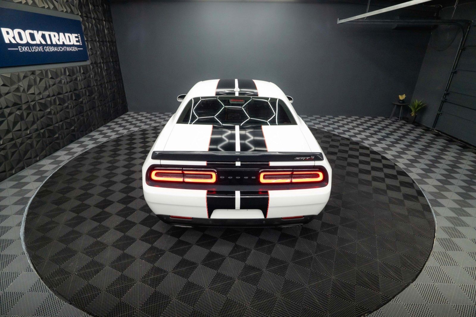 Fahrzeugabbildung Dodge Challenger 6.4 V8 SRT 392 R/T SCAT PACK LineLock