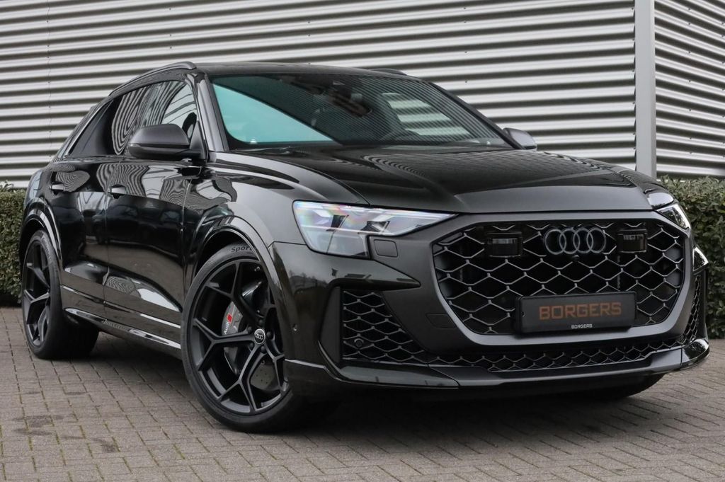 Audi RSQ8