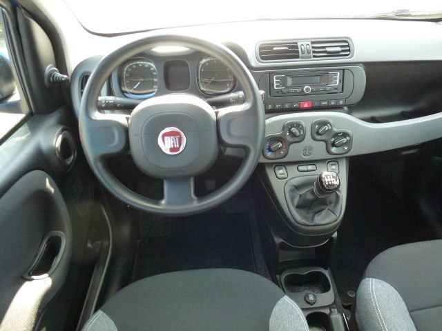 Fahrzeugabbildung Fiat Panda Cross City Plus 1.0 Hybrid + Allwetter