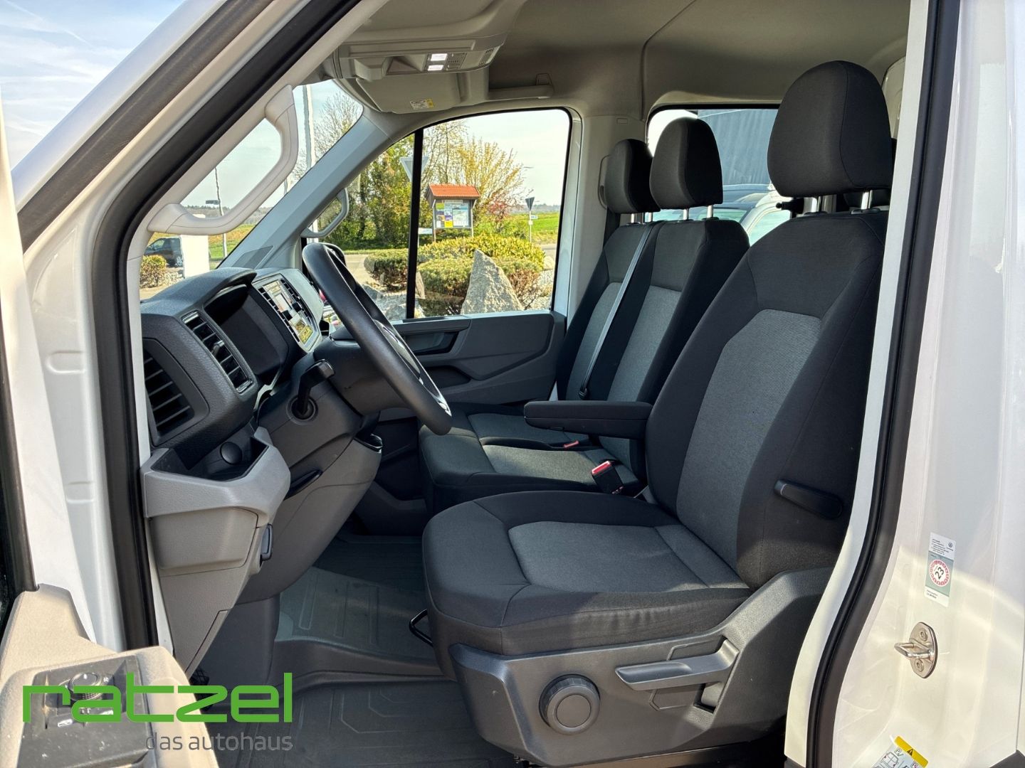 Fahrzeugabbildung Volkswagen Crafter 35 Pritsche DoKa MR 2.0 TDI AHK Klimaaut