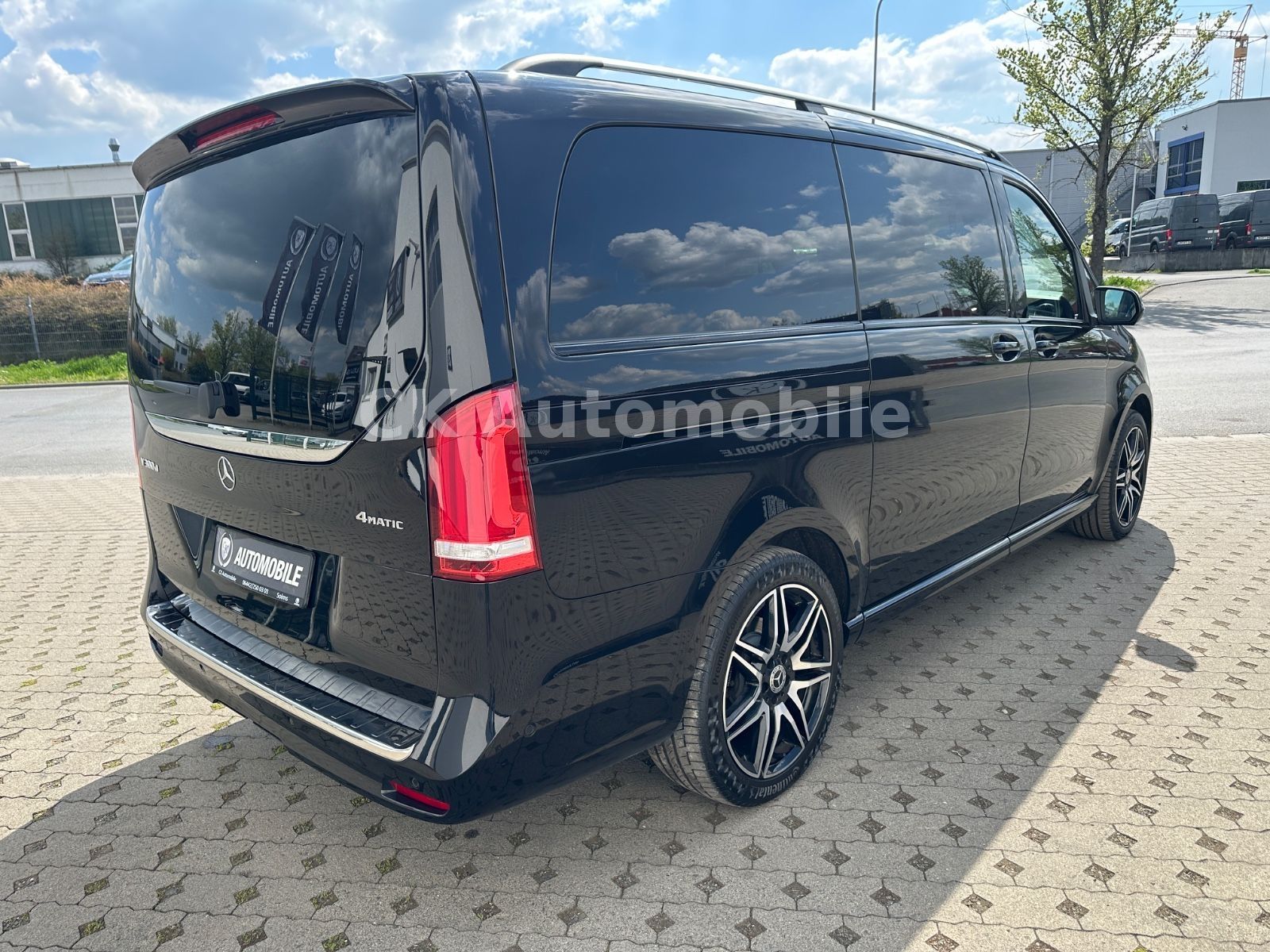 Fahrzeugabbildung Mercedes-Benz V 300d 4 Matic AVANTGARDE AMG-Line/6 Sitze/Pano
