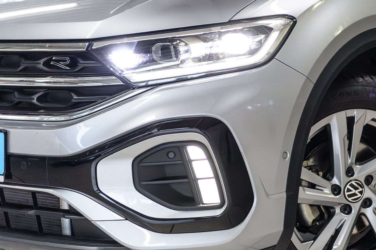 Fahrzeugabbildung Volkswagen T-Roc R-Line 1.5 TSI DSG LED+AHK+NAVI+ACC+KAMERA