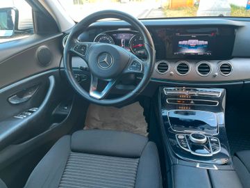 Mercedes E 220 - 12