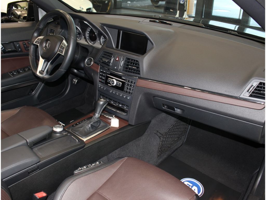 Fahrzeugabbildung Mercedes-Benz E 350 CGI AMG Line BlueEff. Designo*H&K*TOP